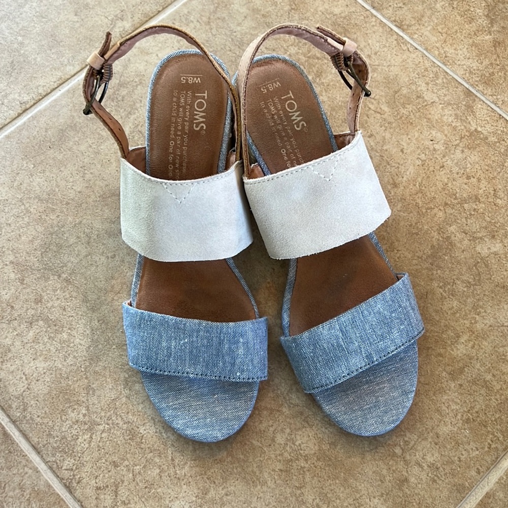 Ladies Tom’s sandals